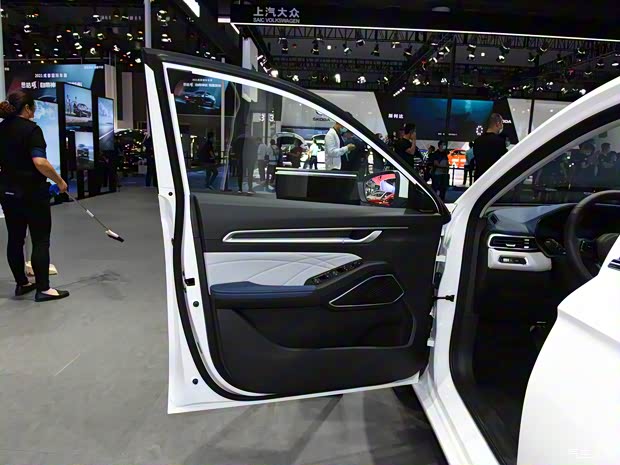 吉利汽车 帝豪 2022款 第4代 1.5L CVT旗舰型