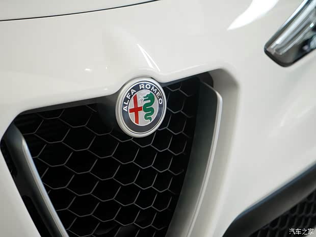 阿尔法·罗密欧 Stelvio 2017款 2.0T 200HP 豪华版