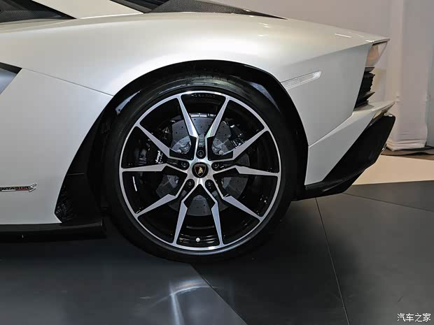 蘭博基尼 Aventador 2017款 AVENTADOR S