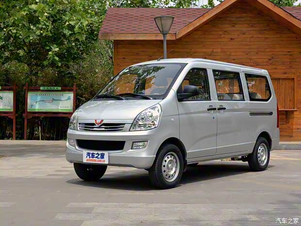 上汽通用五菱 五菱榮光 2021款 1.2L S 標(biāo)準(zhǔn)型空調(diào)版5座LSI