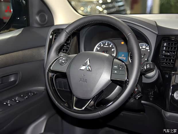 三菱(進(jìn)口) 歐藍(lán)德(進(jìn)口) 2016款 2.0L 兩驅(qū)加值版 5座