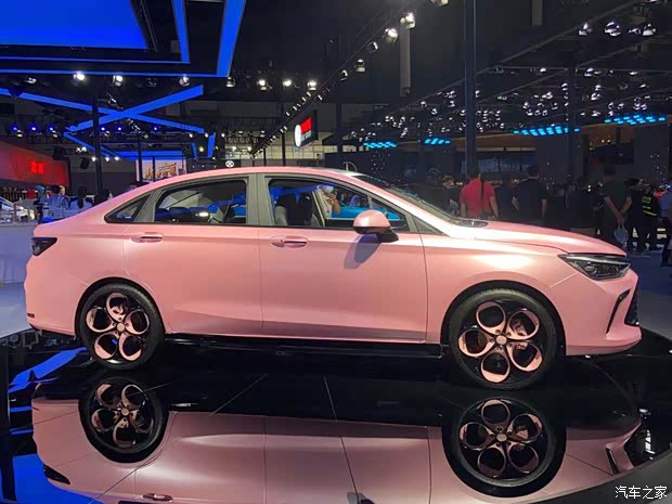 北京汽車(chē) 北京U5 PLUS 2021款 櫻花騎士定制版