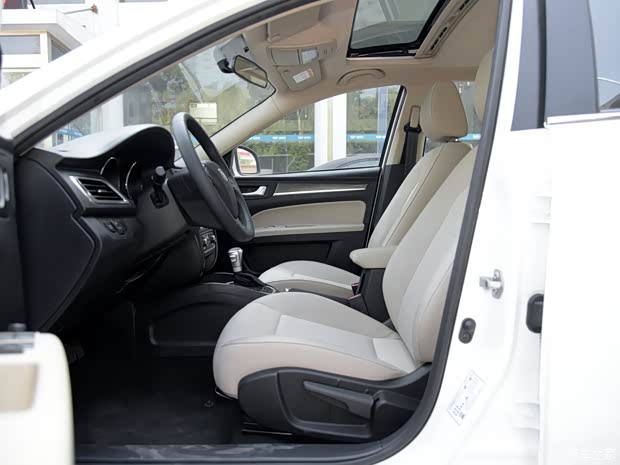 一汽奔腾 奔腾B30 2016款 1.6L 自动尊贵型 一汽奔腾 奔腾B30 2016款 1.6L 自动尊贵型