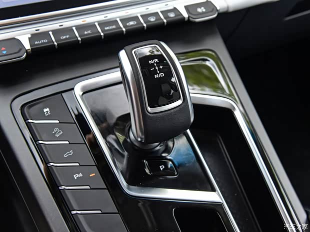 吉利汽車(chē) 博越 2022款 博越X 1.8TD DCT智領(lǐng)型