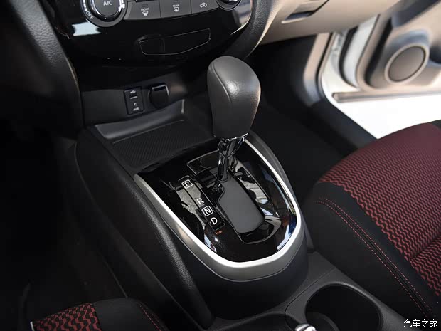 东风日产 逍客 2017款 2.0L CVT精英版 东风日产 逍客 2017款 2.0L CVT精英版