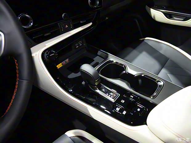 雷克萨斯 雷克萨斯NX 2022款 400h+ 雷克萨斯 雷克萨斯NX 2022款 400h+