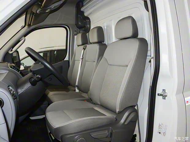 上汽大通 上汽大通MAXUS V80 2021款 2.0T 手動(dòng)經(jīng)典城配王短軸中頂3座