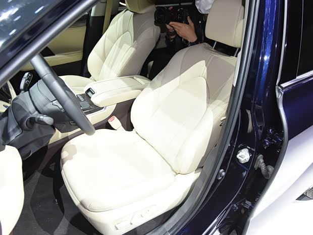 广汽丰田 汉兰达 2022款 双擎 2.5L 基本型