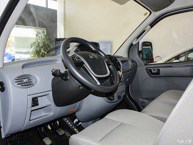 上汽大通 上汽大通MAXUS V80 2021款 2.0T 手動(dòng)經(jīng)典城配王短軸中頂3座