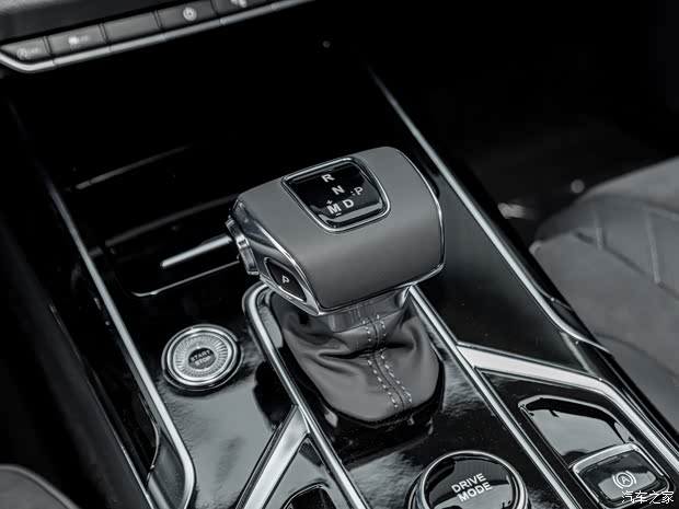 一汽红旗 红旗HS5 2022款 2.0T 智联旗享四驱版