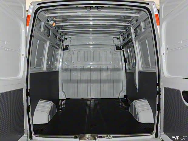 上汽大通 上汽大通MAXUS V80 2021款 2.0T 手動(dòng)經(jīng)典城配王短軸中頂3座