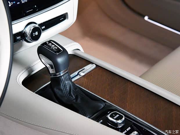 沃爾沃(進(jìn)口) 沃爾沃S90 2016款 2.0T T6 AWD智尊版