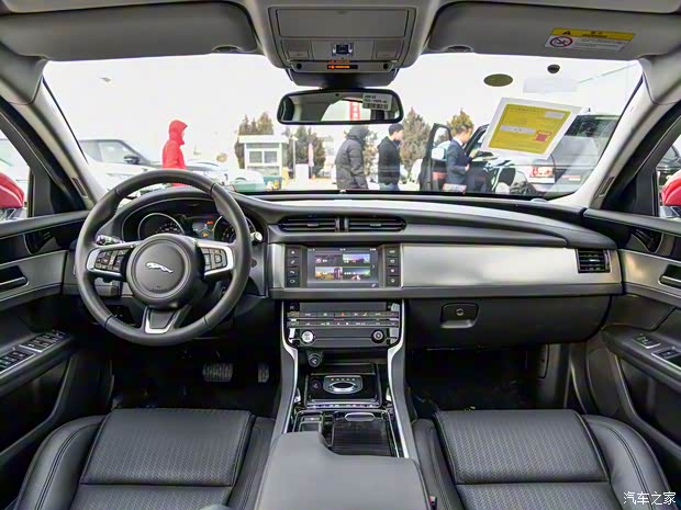 捷豹 捷豹XF 2018款 XF Sportbrake 2.0T 250PS 兩驅(qū)風(fēng)華版
