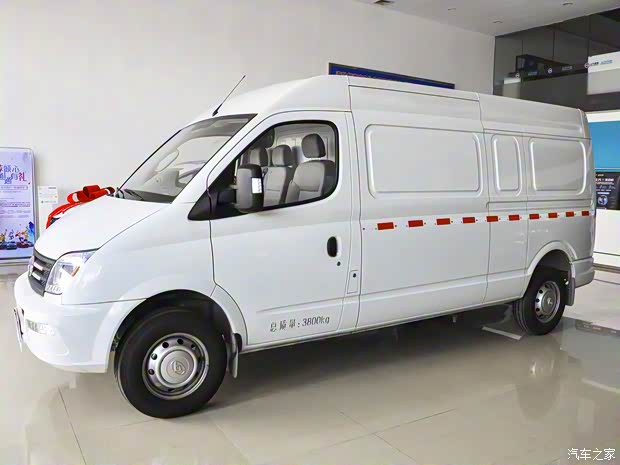 上汽大通 上汽大通MAXUS V80 2021款 2.0T 手动经典城配王长轴中顶3座 上汽大通 上汽大通MAXUS V80 2021款 2.0T 手动经典城配王长轴中顶3座