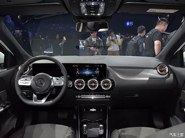 北京奔驰 奔驰EQA 2021款 EQA 300 4MATIC 北京奔驰 奔驰EQA 2021款 EQA 300 4MATIC