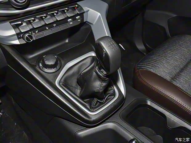 长安凯程 长安凯程F70 2022款 2.5T柴油手动四驱豪华版长轴JE4D25