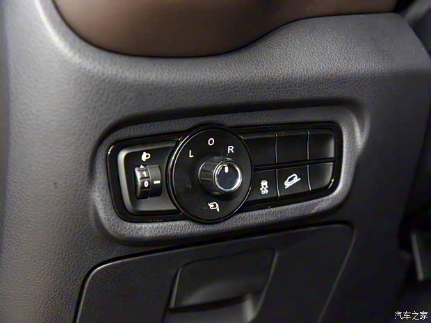 广汽乘用车 传祺GS3 2017款 1.3T 自动低配版