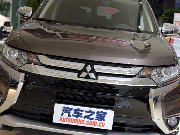 三菱(進(jìn)口) 歐藍(lán)德(進(jìn)口) 2016款 2.0L 兩驅(qū)加值版 5座