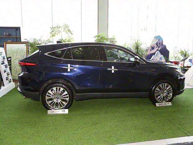 一汽丰田 凌放HARRIER 2022款 2.0L CVT两驱基本型