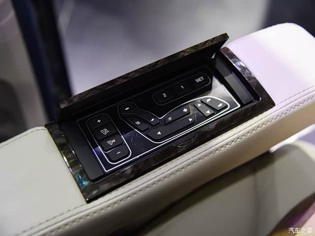 上汽商用車 上汽大通G10 2015款 2.0T 自動(dòng)旗艦版