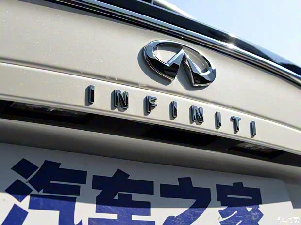 英菲尼迪(进口) 英菲尼迪QX30 2017款 2.0T 四驱中配型