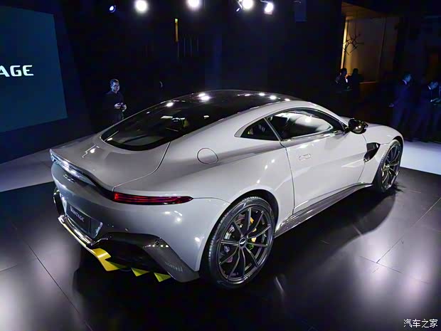 阿斯顿·马丁 V8 Vantage 2018款 4.0T V8