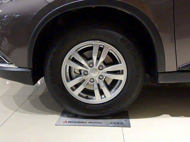 三菱(進(jìn)口) 歐藍(lán)德(進(jìn)口) 2016款 2.0L 兩驅(qū)加值版 5座