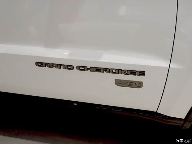 Jeep(进口) 大切诺基(进口) 2016款 3.6L 75周年致敬版 Jeep(进口) 大切诺基(进口) 2016款 3.6L 75周年致敬版