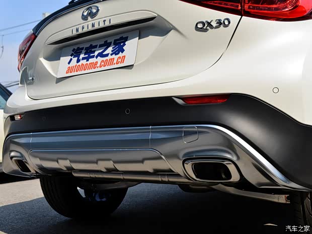 英菲尼迪(进口) 英菲尼迪QX30 2017款 2.0T 四驱中配型