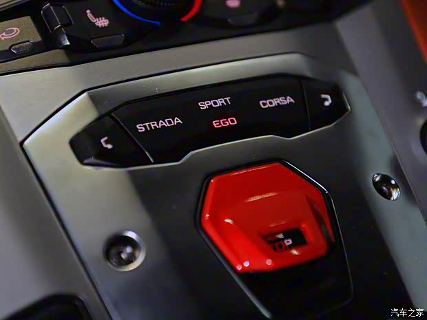 蘭博基尼 Aventador 2017款 AVENTADOR S