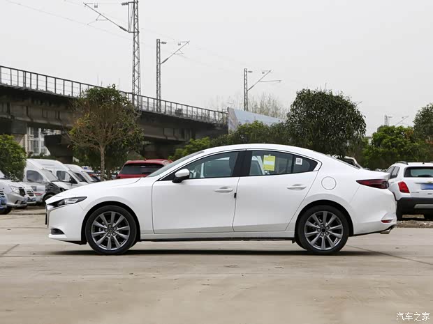 长安马自达 马自达3 昂克赛拉 2021款 2.0L 自动质雅版