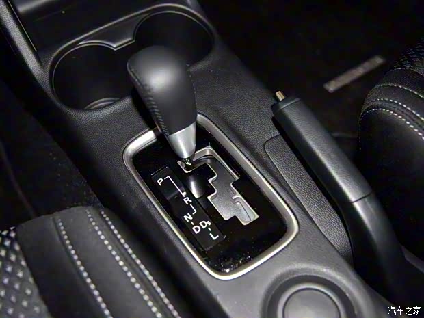 三菱(進(jìn)口) 歐藍(lán)德(進(jìn)口) 2016款 2.0L 兩驅(qū)加值版 5座