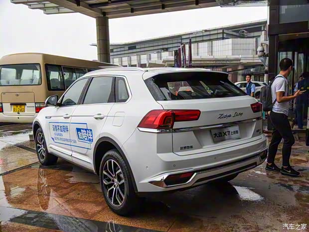 众泰汽车 大迈X7 2017款 上进版 2.0T DCT黄山型 7座