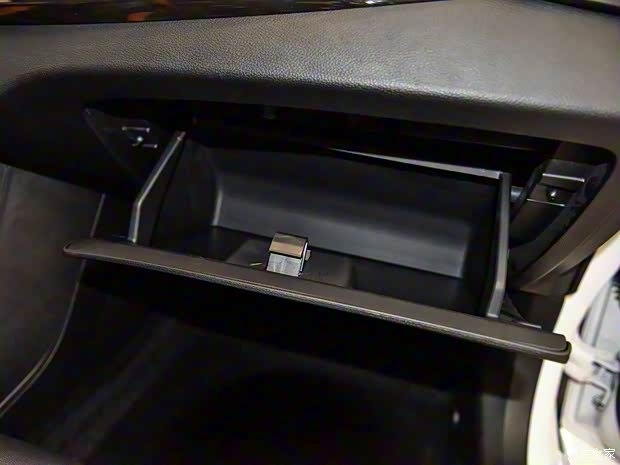 上汽通用五菱 寶駿310 2016款 1.2L 手動(dòng)豪華型