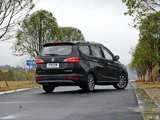 上汽通用五菱 寶駿730 2017款 1.5T 手動豪華型 7座