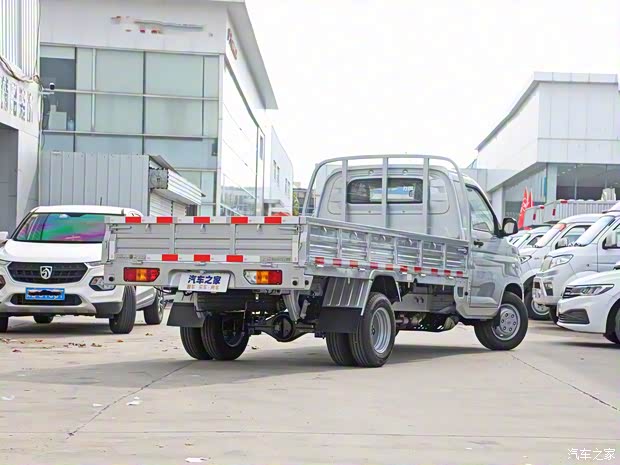 上汽通用五菱 五菱荣光新卡 2021款 1.8L基本型单排双后轮LJ479Q6 上汽通用五菱 五菱荣光新卡 2021款 1.8L基本型单排双后轮LJ479Q6