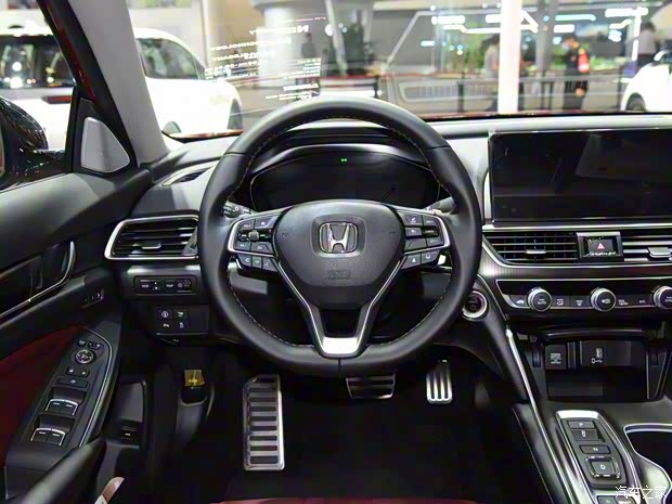 广汽本田 雅阁 2022款 2.0 i-MMD混动 幻夜·锐尊版