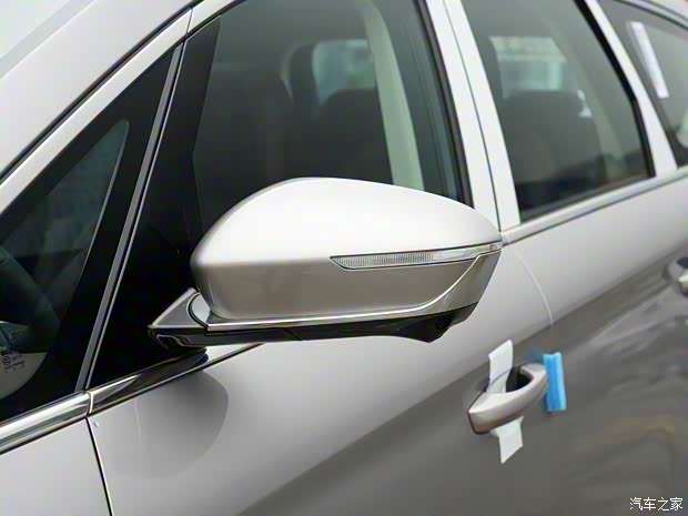 吉利新能源 嘉际新能源 2022款 1.5TD PHEV 白金尊贵型