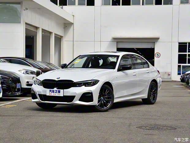 华晨宝马 宝马3系 2022款 330i M运动曜夜套装 华晨宝马 宝马3系 2022款 330i M运动曜夜套装