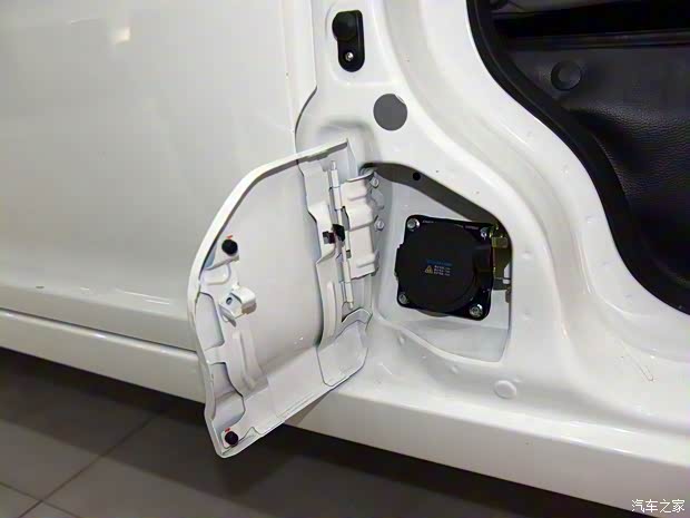 福汽新龙马 启腾M70EV 2017款 纯电动 厢式运输车2座