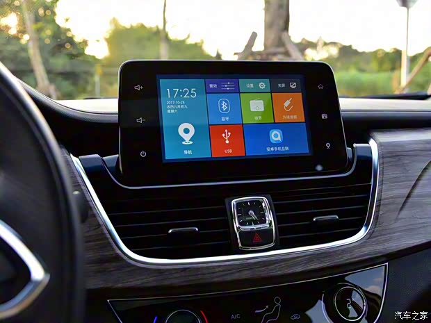 上汽通用五菱 宝骏730 2018款 1.5T DCT基本型