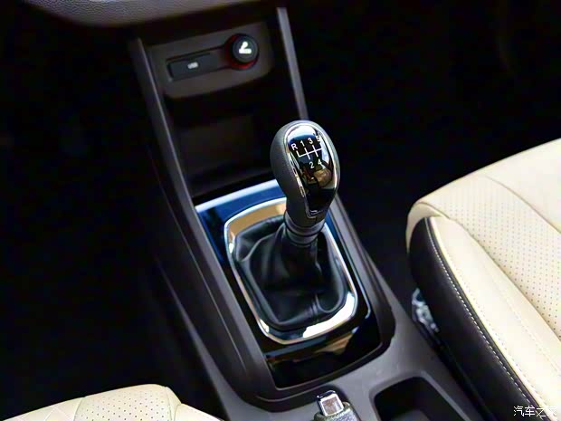 上汽通用五菱 寶駿310W 2017款 1.5L 手動豪華型