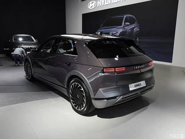 現(xiàn)代(進(jìn)口) IONIQ(艾尼氪)5 2021款 基本型 現(xiàn)代(進(jìn)口) IONIQ(艾尼氪)5 2021款 基本型