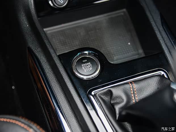 SWM斯威汽車 SWM斯威X3 2017款 1.5T 手動酷尚型