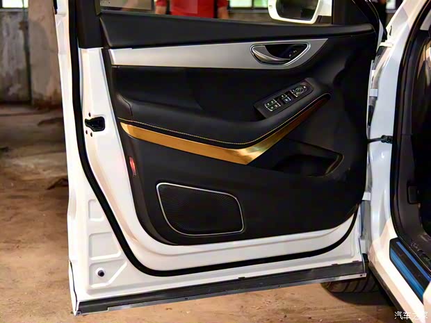 众泰汽车 众泰SR7 2016款 1.5T GAL限量版