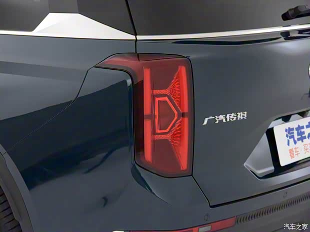 廣汽乘用車 傳祺GS8 2022款 2.0TGDI 四驅(qū)豪華智聯(lián)版（七座）