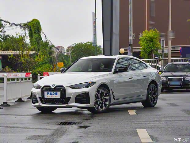 宝马(进口) 宝马i4 2022款 eDrive40 宝马(进口) 宝马i4 2022款 eDrive40