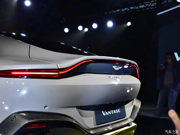 阿斯顿·马丁 V8 Vantage 2018款 4.0T V8