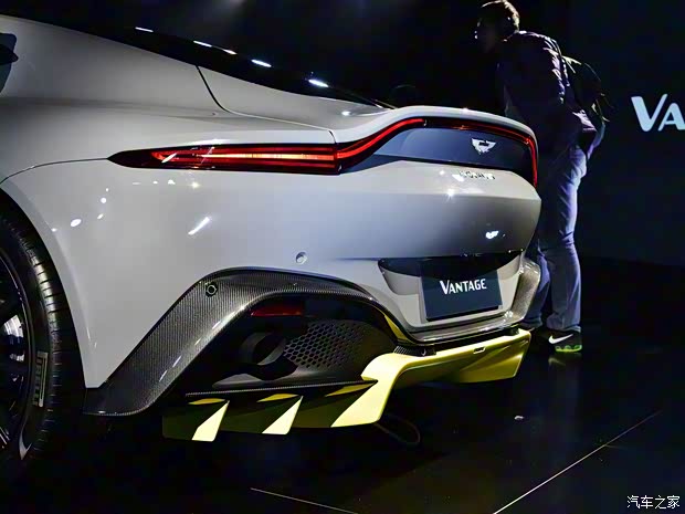 阿斯顿·马丁 V8 Vantage 2018款 4.0T V8