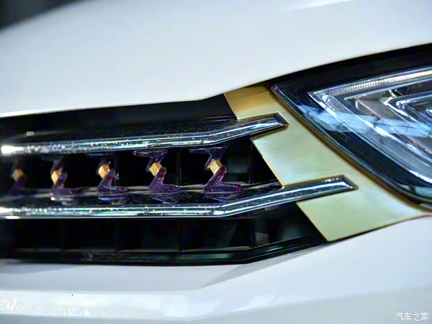 众泰汽车 众泰SR7 2016款 1.5T GAL限量版